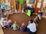 "Bezpieczna droga do szkoły" - policjanci edukują nie tylko dzieci