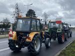 Blokada trasy S5 w pobliżu Leszna. Do protestujących przeciwko Zielonemu Ładowi rolników dołączyli myśliwi i przedsiębiorcy rolni