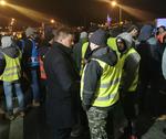 Nocne rozmowy na węźle pod Lesznem. Posłowie spotkali się z protestującymi rolnikami