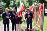 Odsłonięto tablicę pamiątkową na Skwerze Marii i Lecha Kaczyńskich w Lesznie